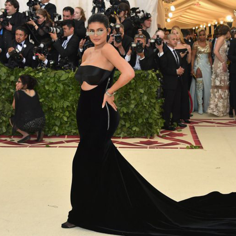  نجمة تلفزيون الواقع كايلي جينر أصغر مليارديرة في عائلة كارداشيان