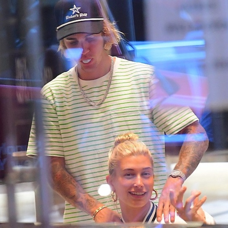 جاستن بيبر وهايلي بالدوين