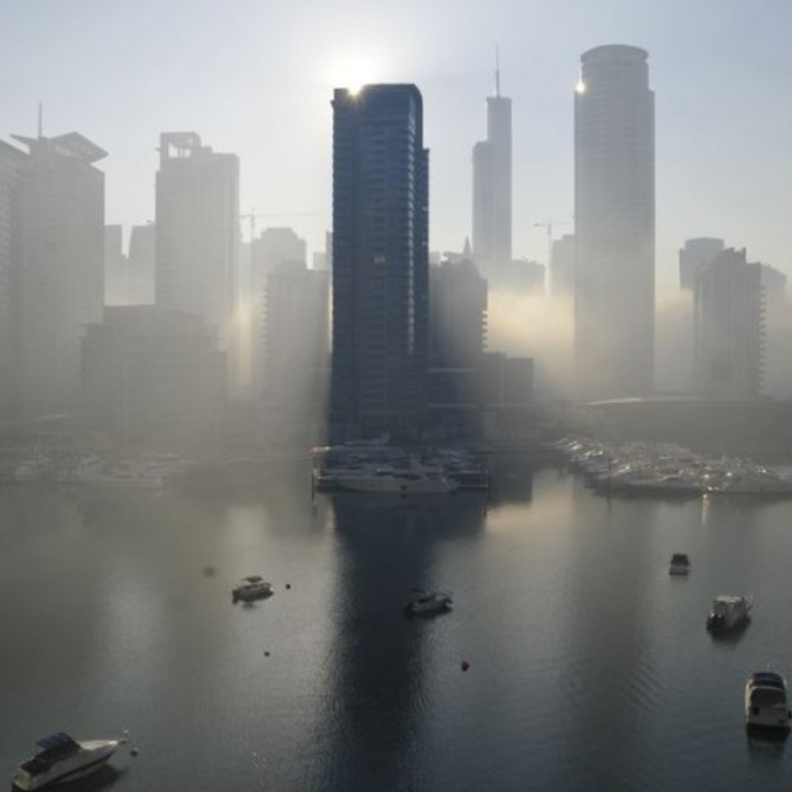 الطقس في الإمارات حار رطب ومغبر حتى الثلاثاء