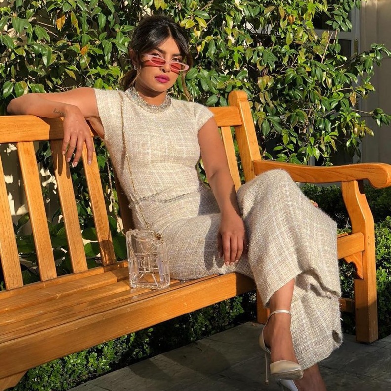 هذه النظارات التي تتألق بها بريانكا هي من ماركة Pared Eyewear