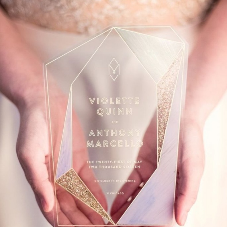 بطاقات الدعوة لحفلات الزفاف التي تحمل كتابة بخط زخرفي مبهر