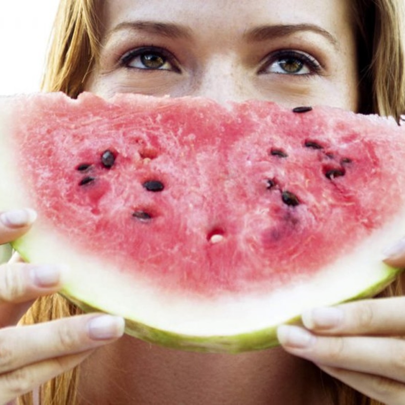 تناول البطيخ يساعدك لتخفيف الوزن و التخسيس