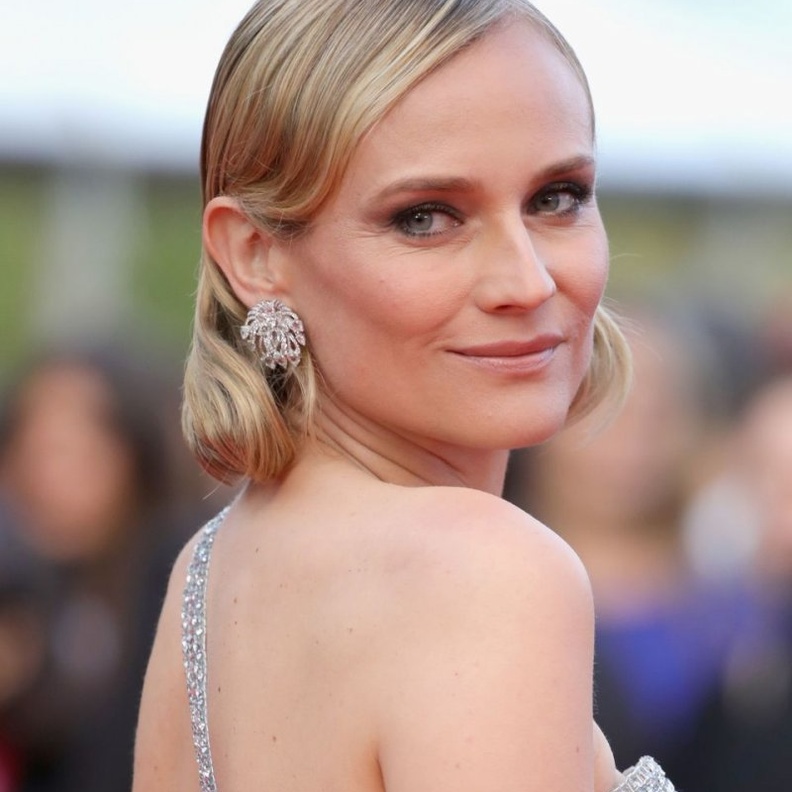 ديان كروغر في اطلالة جذابة بأقراط ميسيكا Messika