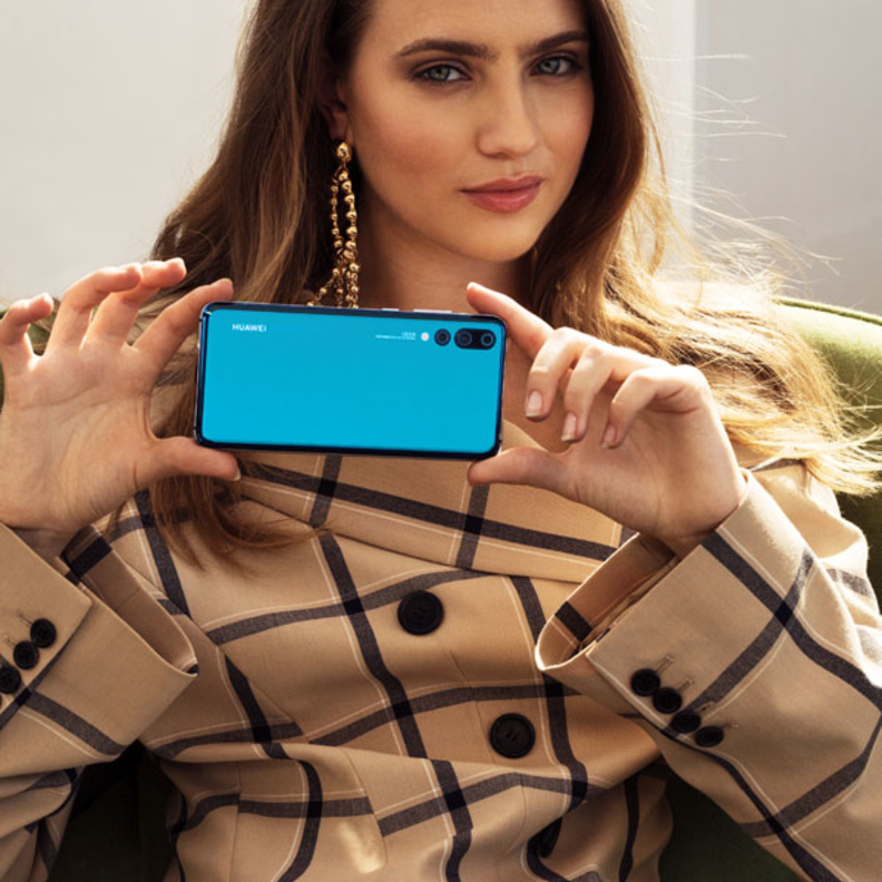 صورة 1 - هاتف HUAWEI P20 Pro