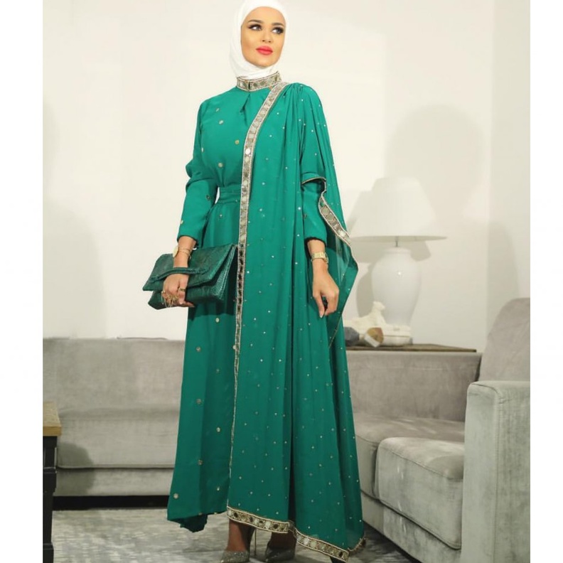 عبايات ملونة خليجية لعيد الأضحى باللون الاخضر الفاتح بأسلوب دلال الدوب