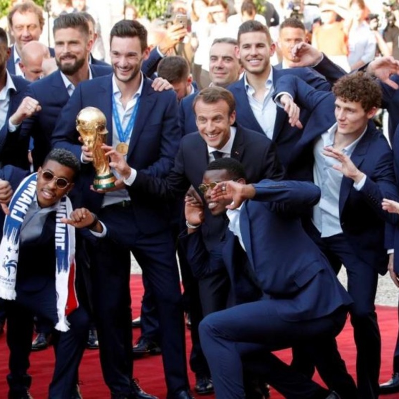 لاعبوا فريق فرنسا في الإليزيه وتكريمهم يصل لمحطات مترو باريس