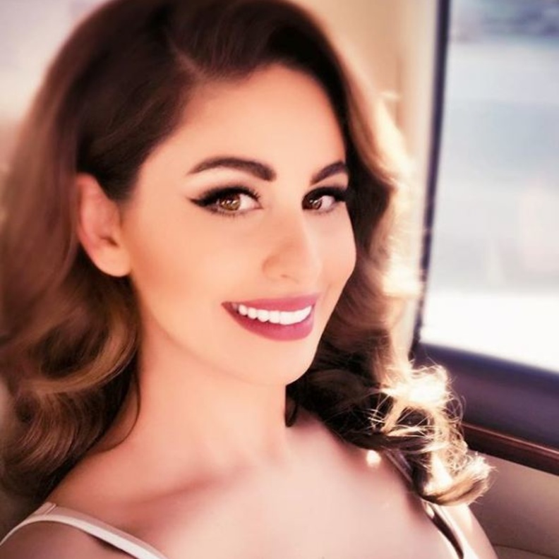 مي سليم تشكر شقيقاتها على دعمهم لها