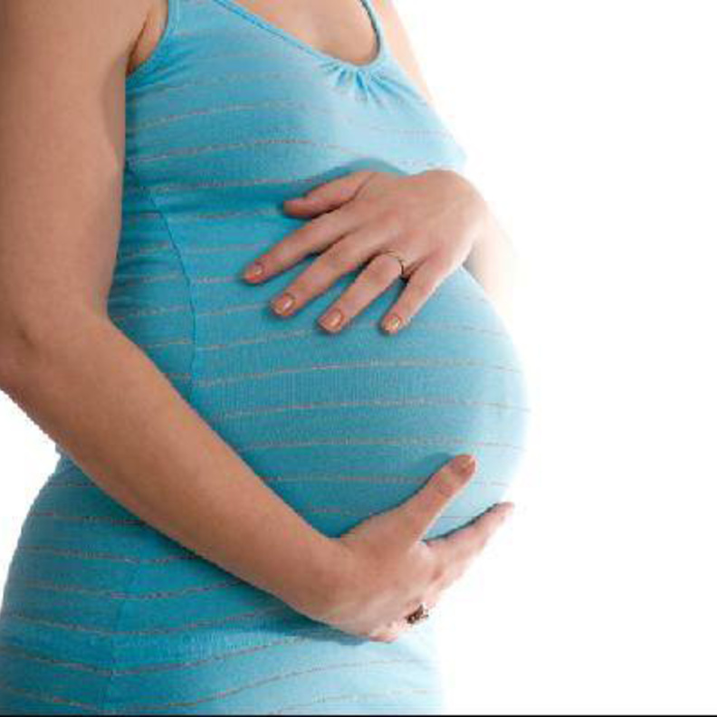 هل العدسات اللاصقة مضرة أثناء الحمل