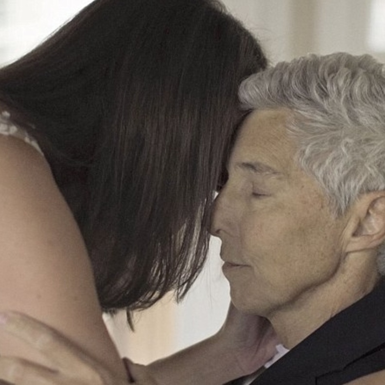 والد الفتاة مات بعد حفل الزفاف المصغر بيومين فقط