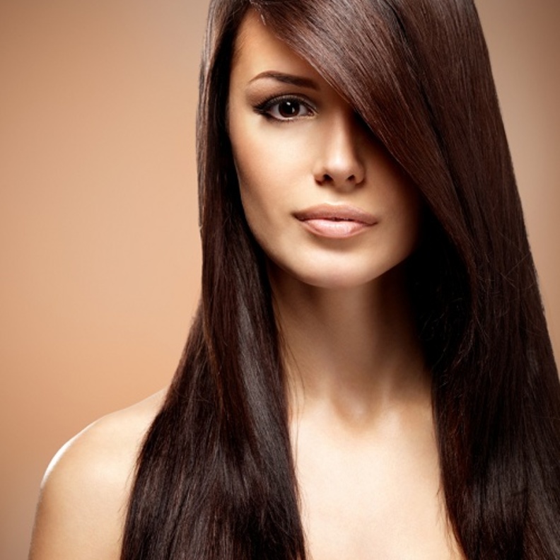 امنحي شعرك الجاف المظهر الصحي بالخلطات الطبيعية