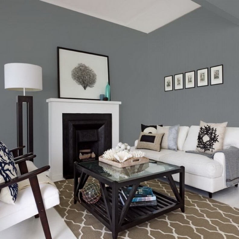 درجات حالمة من الالوان المحايدة المتناسقة لغرفة المعيشة الخاصة بمنزل العروسين