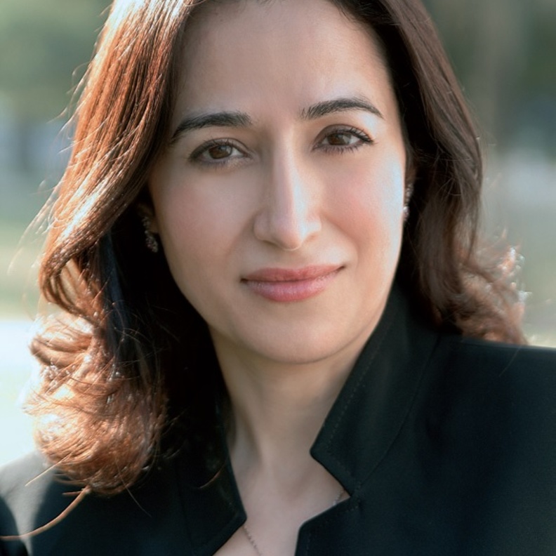 رئيسة تحرير مجلة "هي" مي بدر