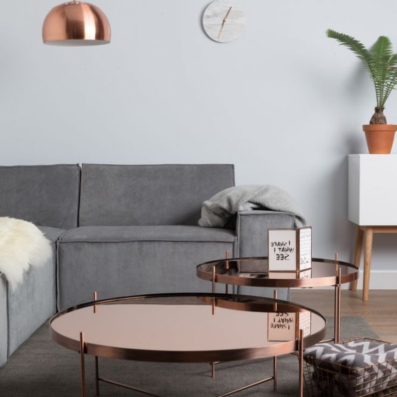 ديكور من النحاس لغرفة جلوس عصرية