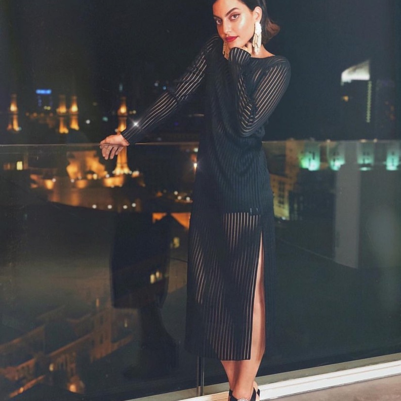 لينا الغوطي بأسلوبها الذي عودتنا عليه مع اللون الاسود