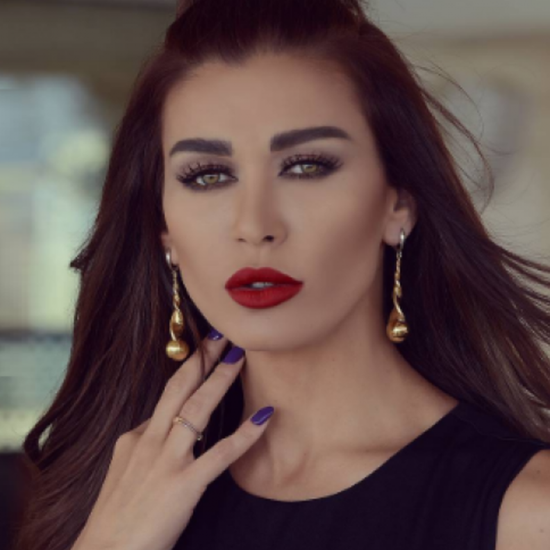 نادين الراسي تزيل حقن الفيلر من شفتيها