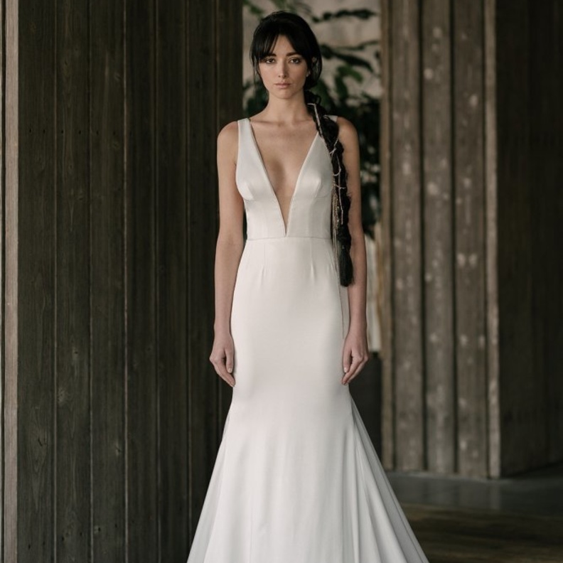 تسريحات شعر للفستان السترابلس