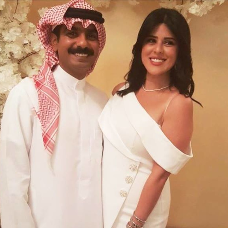 صورة للعروسين نور الشيخ و خالد الشاعر بعد إعلان عقد قرانهما أمس