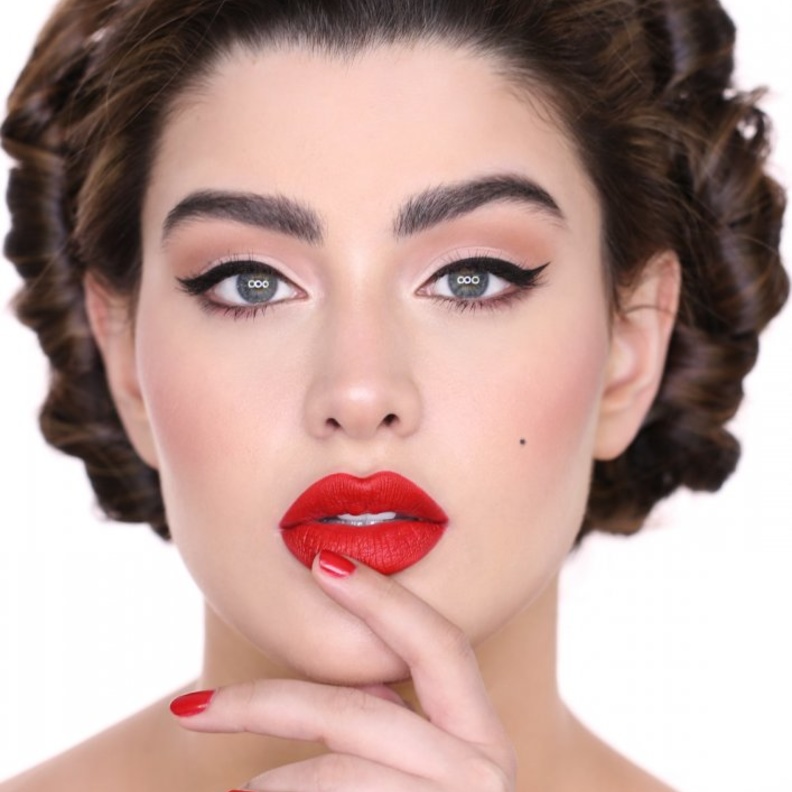 مكياج مشرق وقوي بأسلوب روان بن حسين