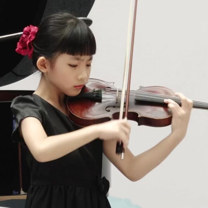  كلوي من من أهم الأسماء الواعدة عالمياً في العزف على الكمان