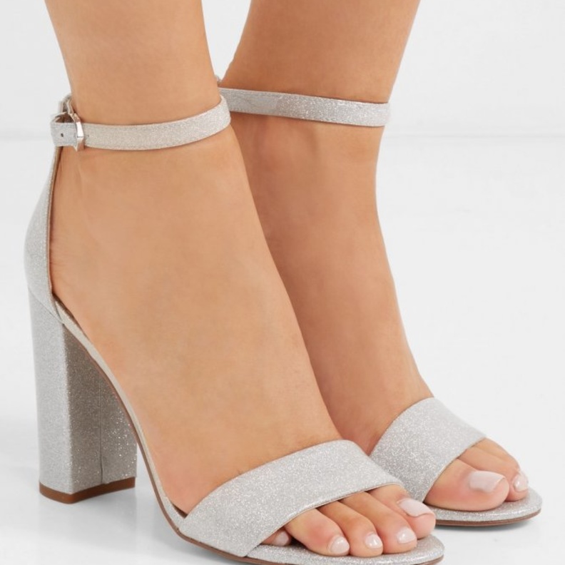 صندل مميز بشرائط فضية من مالون سوليه