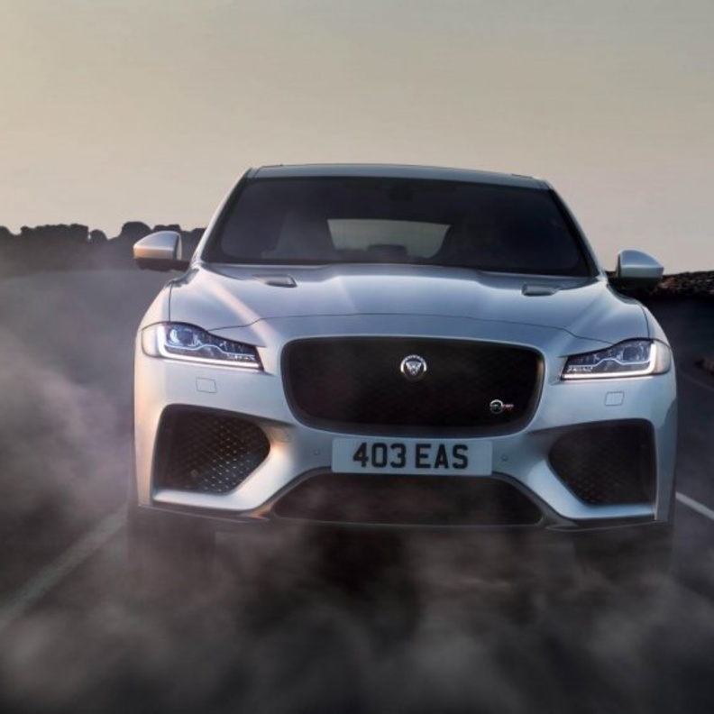 "جاغوار" تطلق سيارتها "F-Pace SVR" الجديدة