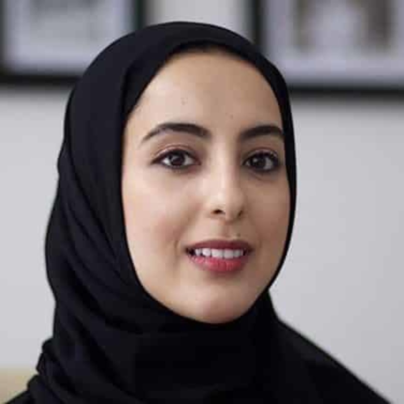 فيديو: شما المزروعي وزيرة الإمارات لشؤون الشباب تقدم خطاب ترحيبي باللغة الصينية