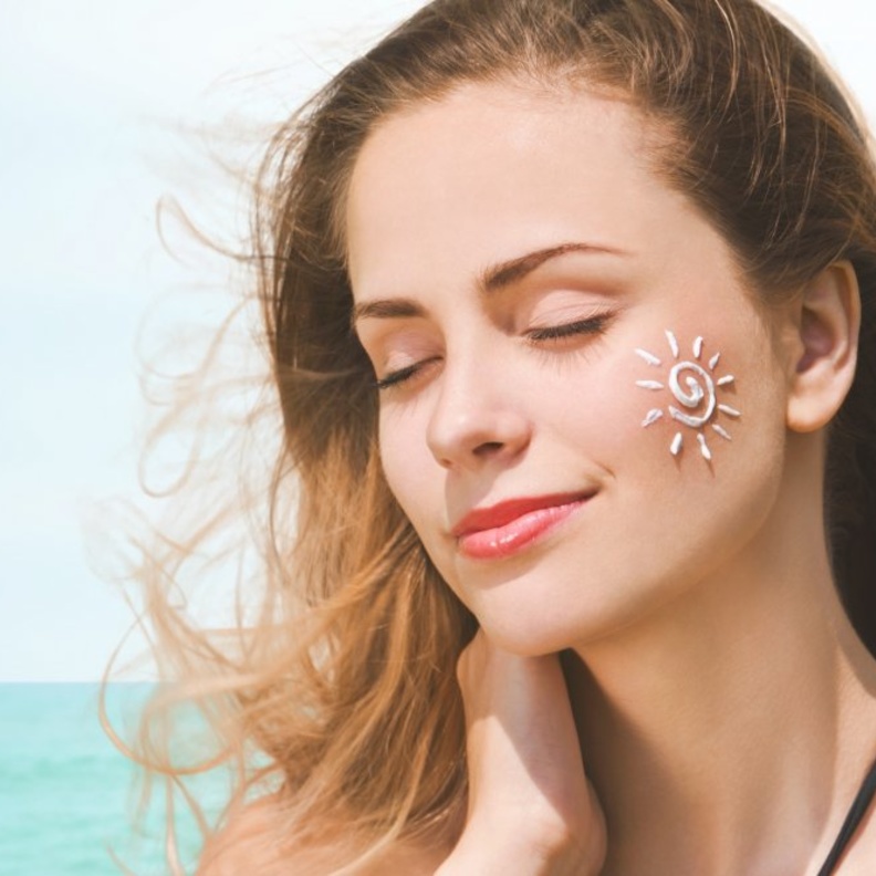 وضع واقي الشمس يحمي من الاورام السرطانية الجلدية