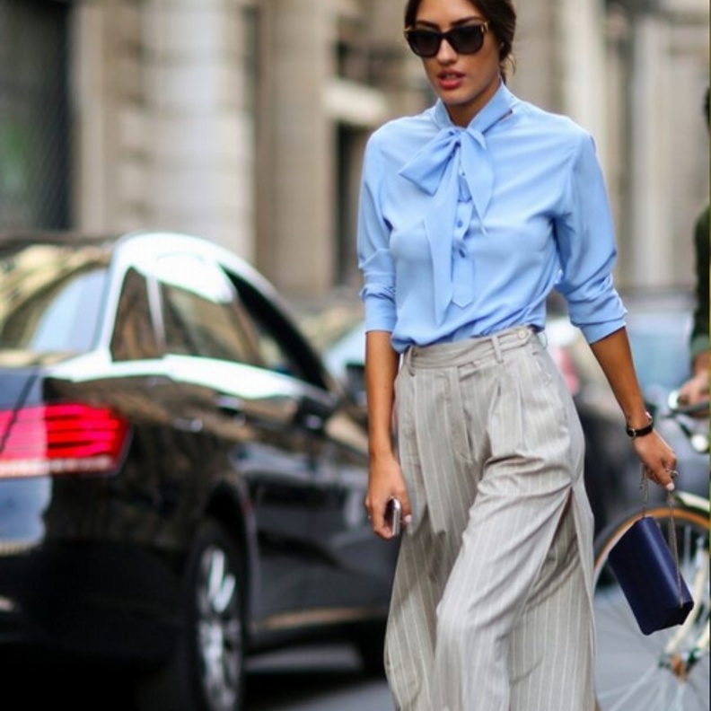 اختاري للعمل بلايز أنيقة مع البناطيل القماشية