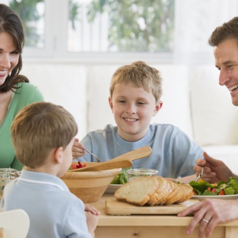 تناول وجبة العشاء يجب أن يكون قبل النوم بثلاث ساعات