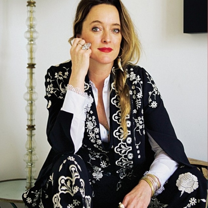 حصدت اليس خلال حياتها المهنية ألقاباً عدة ابرزها أفضل مصممة شابة للعام 2004