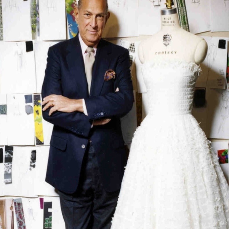 فستان ملكي وزهري اختارته Jackie Kennedy من اوسكار دي لارنتا ‏Oscar De La Renta