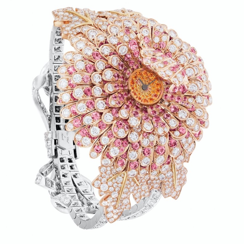 ساعة فان كليف آند أربلز من الياقوت الملون