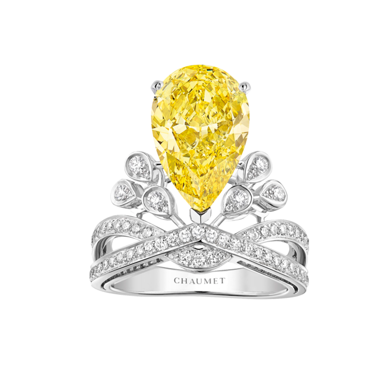 خاتم زفاف من شوميه يرصعه الماس والعقيق الاحمر