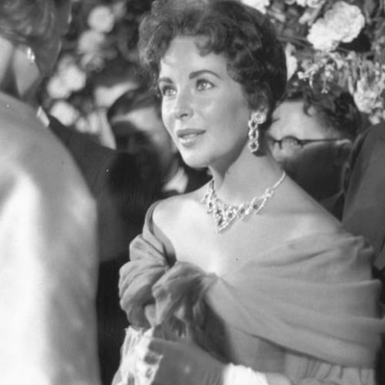 تاج الأميرة شارلين The Diamond Foam Tiara