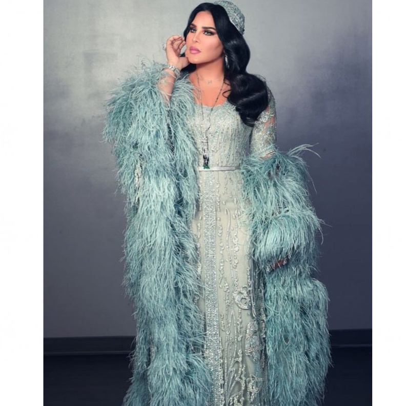 أحلام تشعل ليالي لوس أنجلوس بأناقتها