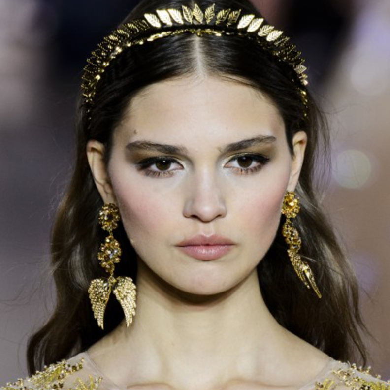 مكياج العيون الذهبي في عرض زهير مراد Zuhair Murad