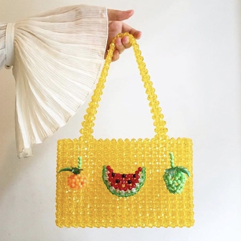 حقائب منسوجة من الخرز 