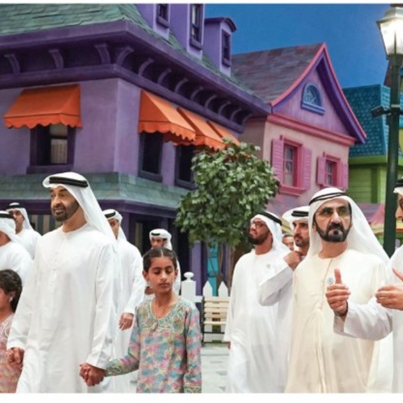 محمد بن راشد ومحمد بن زايد يفتتحان "وارنر براذرز" اكبر المدن الترفيهية المغلقة عالميا