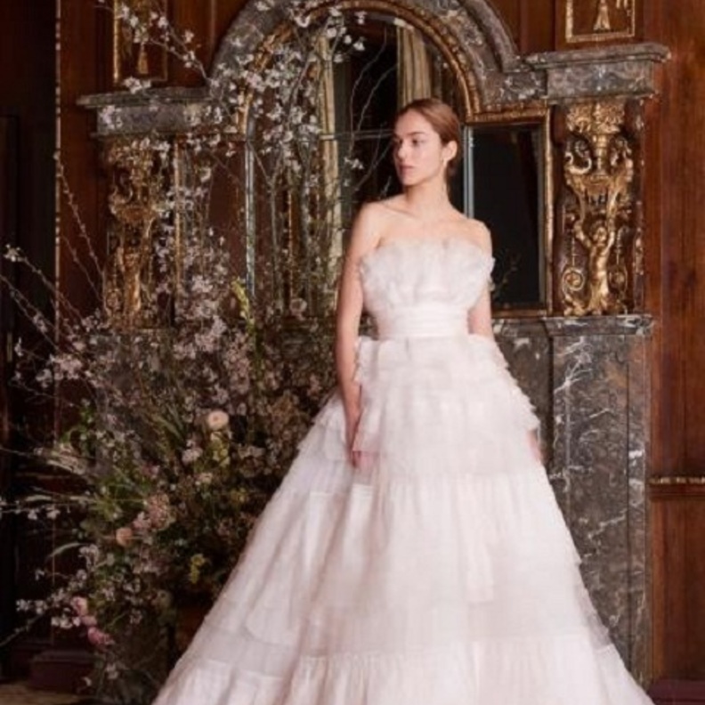 فساتين زفاف للصدر الصغير