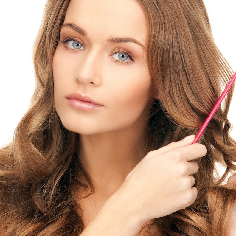 يمكنك علاج مشكلة الشعر الدهني بالوصفات الطبيعية