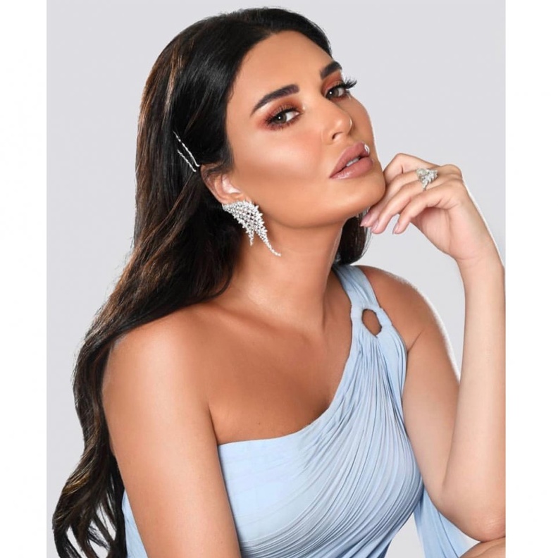 مكياج ترابي دافئ للصيف