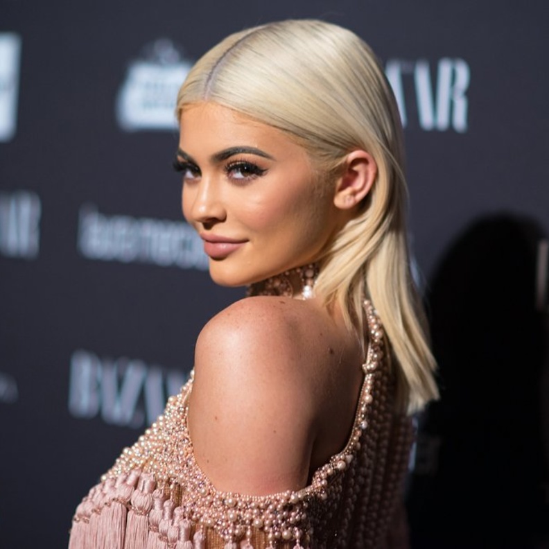  كيم كارداشيان، 113 مليون متابع، 720 ألف دولار