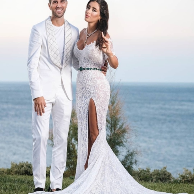  فستان فاخر ومكشوف الأكتاف من دانييلا سمعان