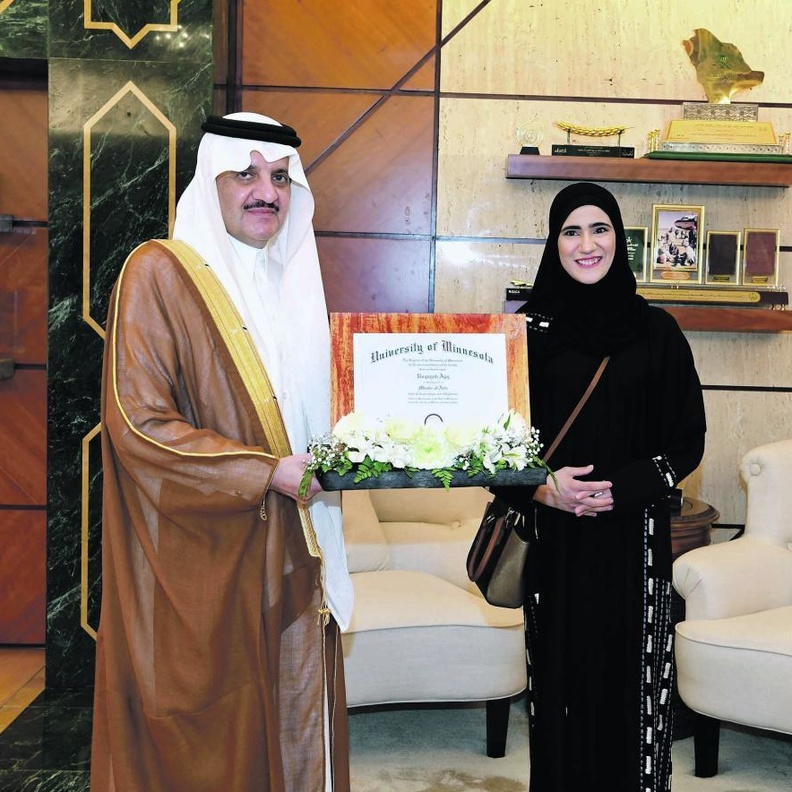 الأمير سعود بن نايف مستقبلا رقية عجاج