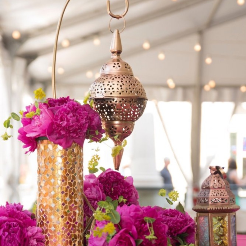 أفكار خلابة لتستلهمي منها تفاصيل و ديكورات حفل زفاف خيالي مستوحىً من قصص ألف ليلة وليلة