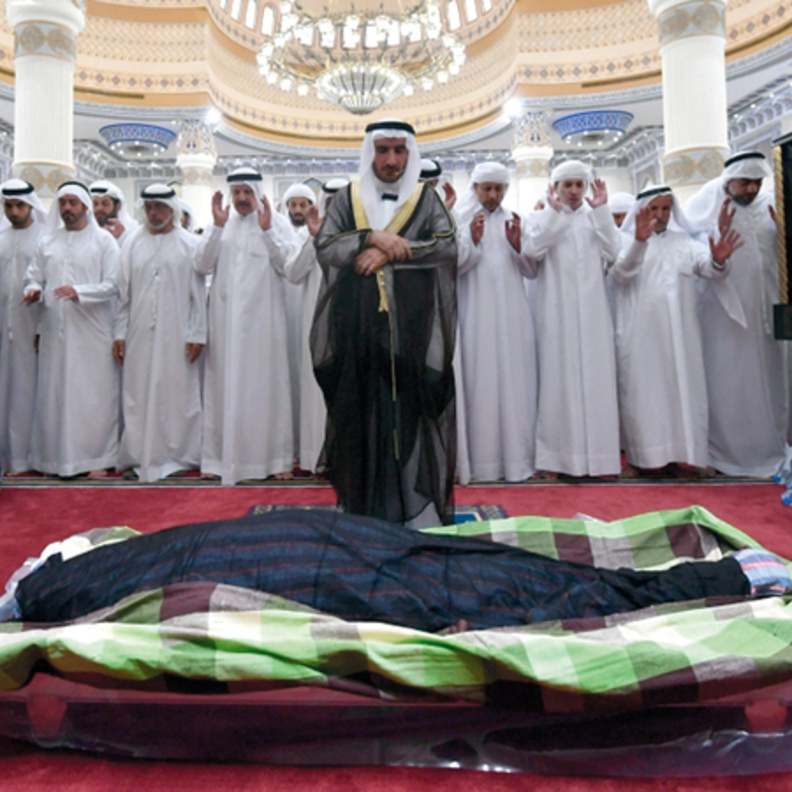 شيوخ الإمارات ينعون "فتاة العرب" عوشة السويدي     