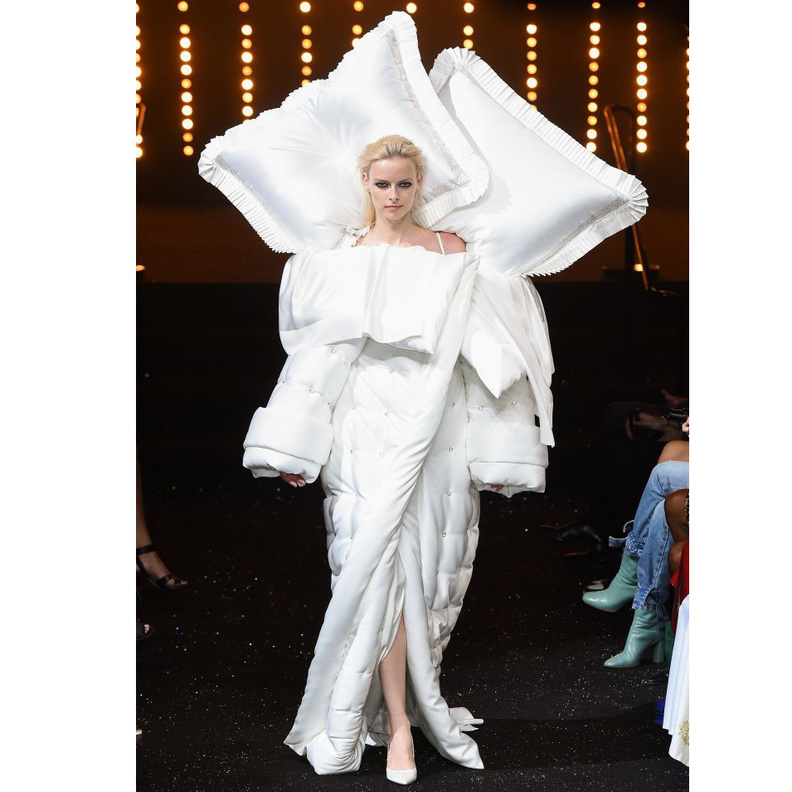  Iris van Herpen تصميم غريب من عرض