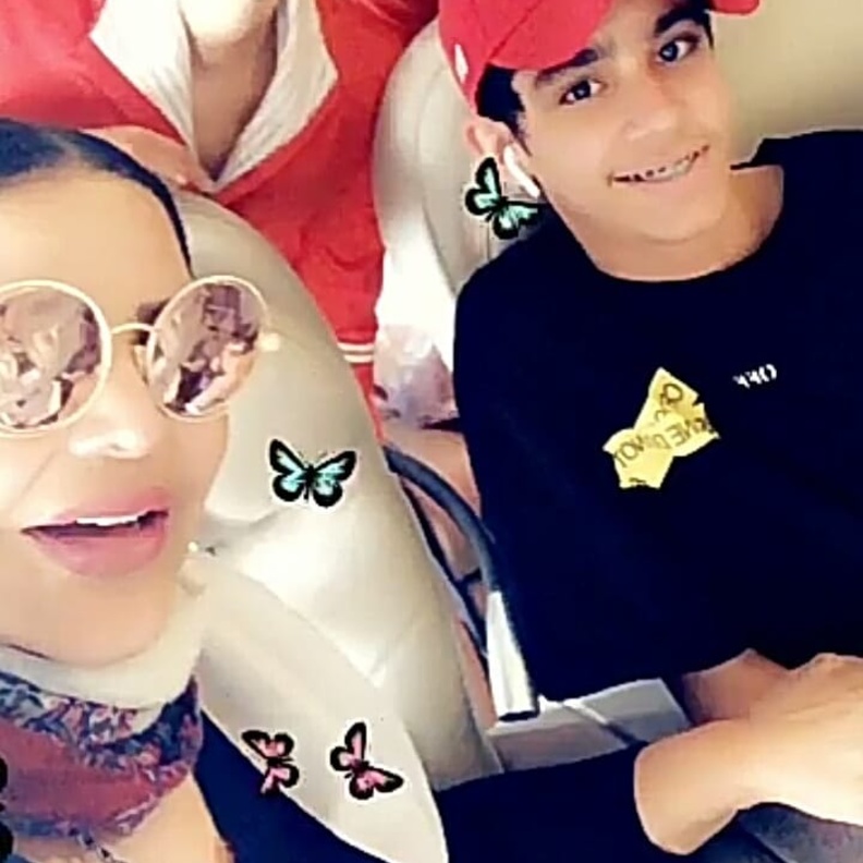 أحلام باتت لا تتخلى عن اصطحاب نجلها معها في كل جولاتها