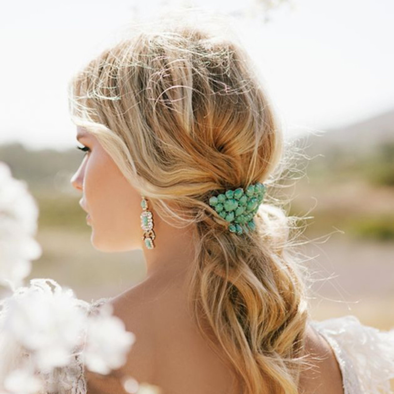 التسريحات للعروس التي تقيم زفافها على الشاطئ يجب ان تكون بسيطة