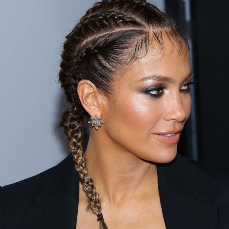 تسريحات شعر الضفائر الناعمة من الامام من وحي Emma Stone